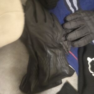 GAP Black Men's Leather Gloves - Smooth Exterior